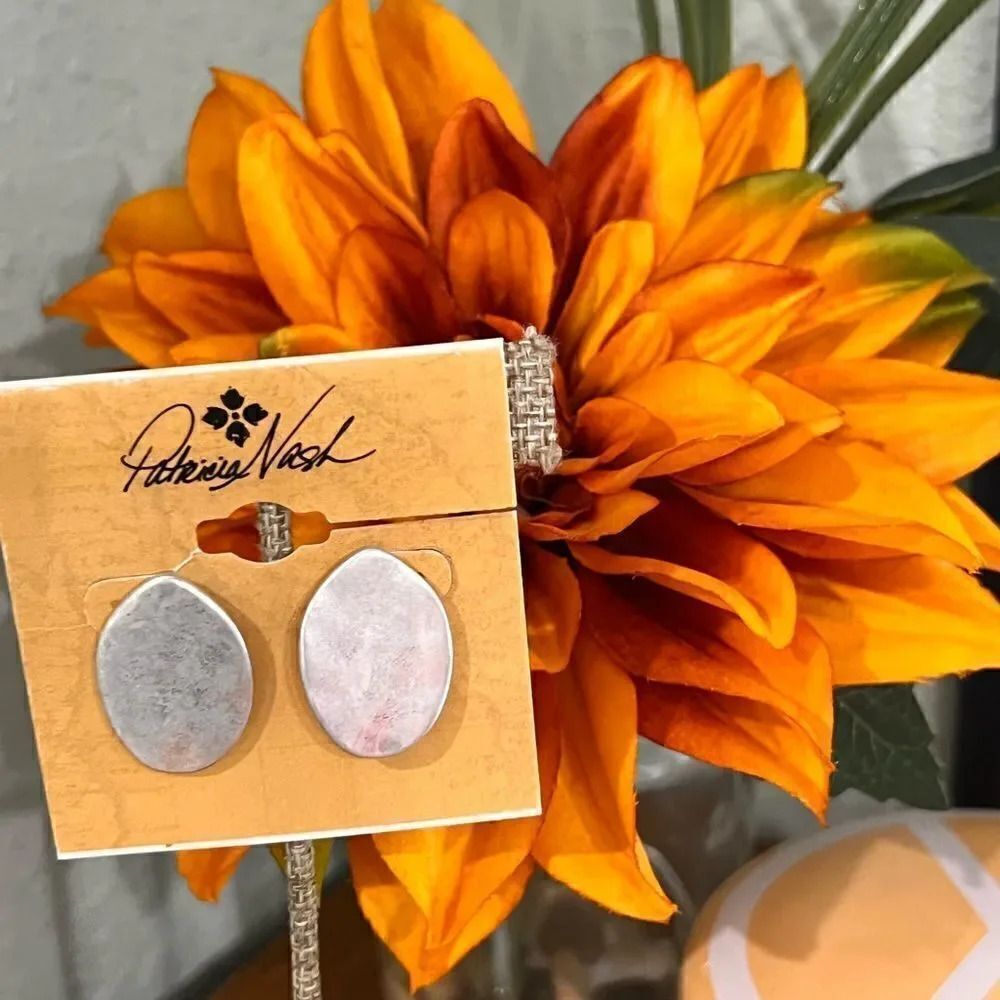 Nwt Patricia Nash Not So Basic Silver Ox Stud Earrings #PNER - Picture 4 of 6